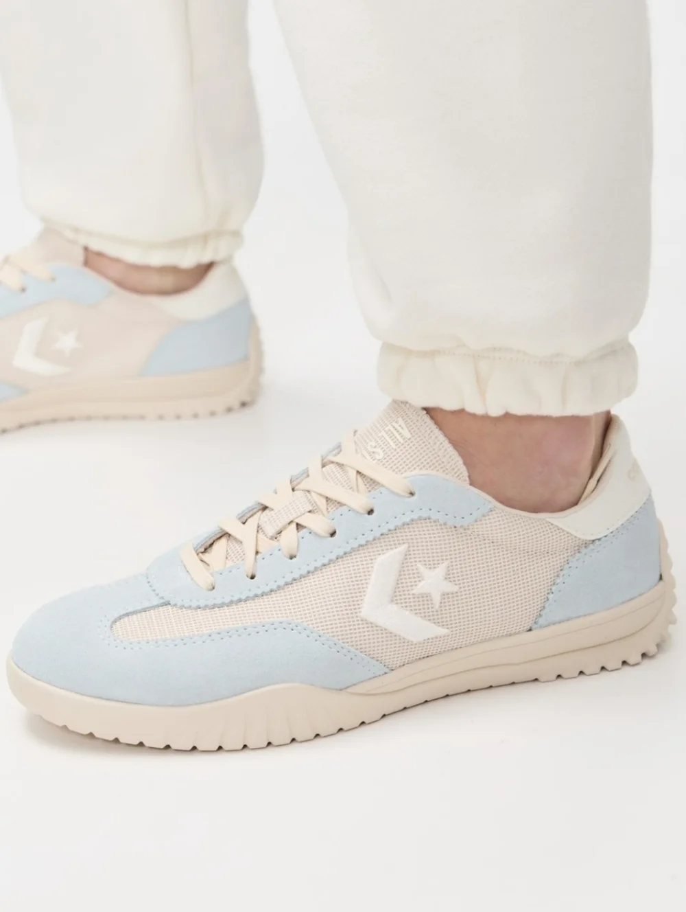 Converse Run Star Trainer With Classic Star Chevron Logo Womens Size 9 Mens 7.5